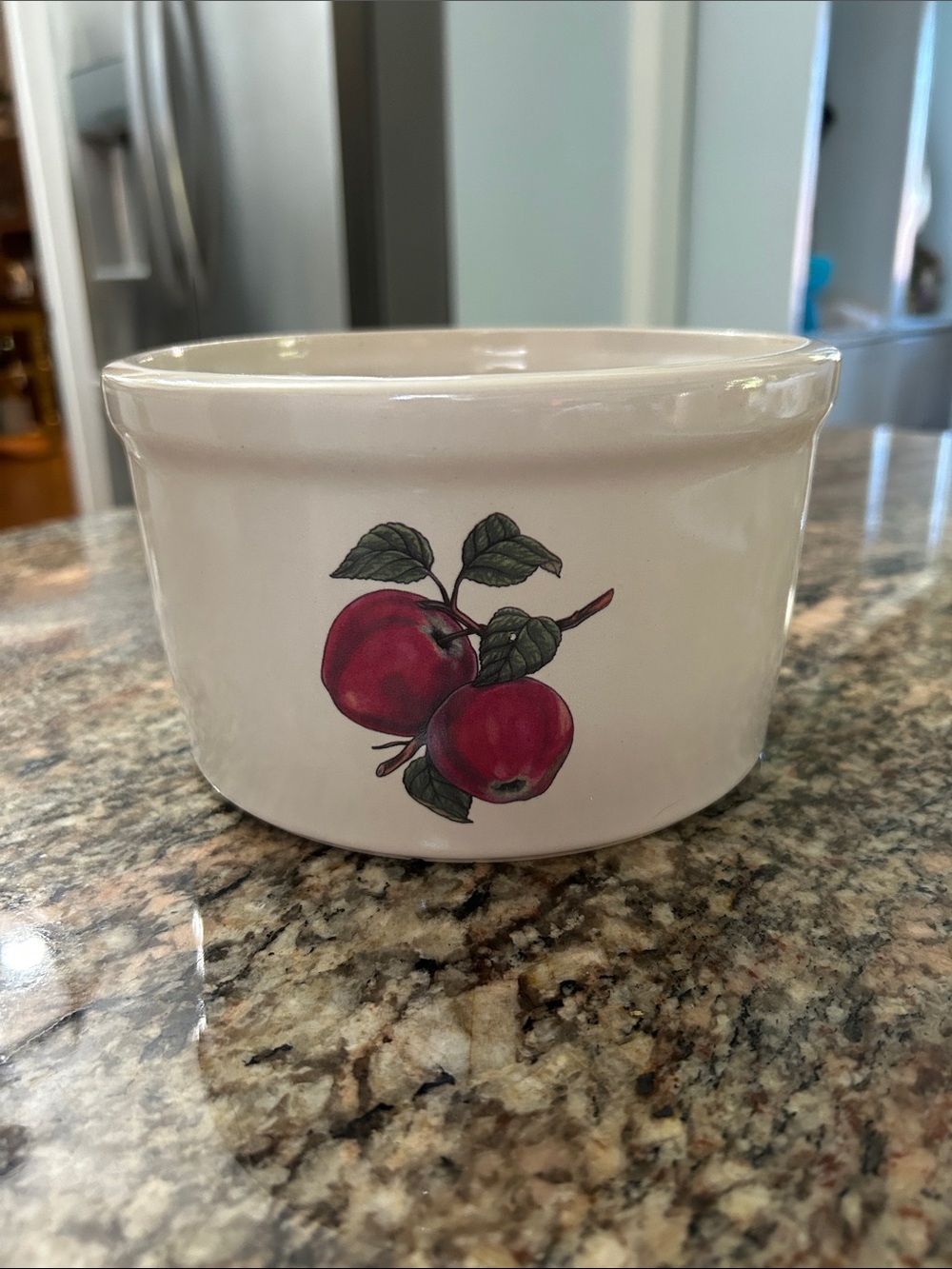Ceramic Decorative Crock 2 QT w/Red Apple Motif & Cream Finish